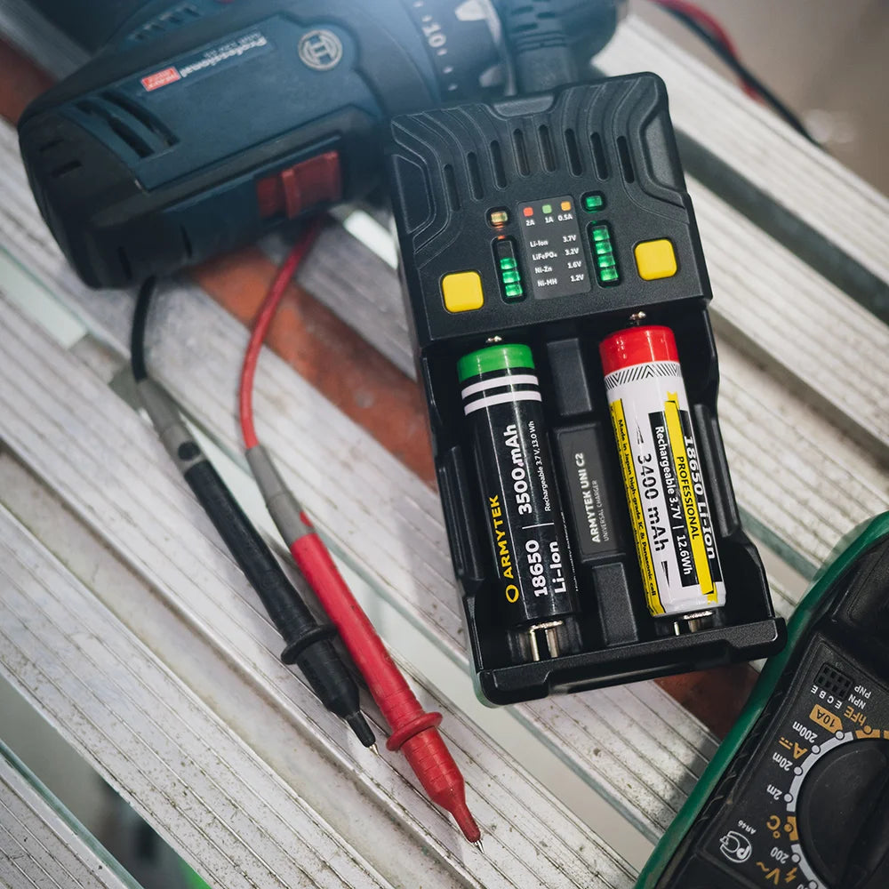 Akkulaturi Armytek Uni C2, 2 Latauspaikkaa