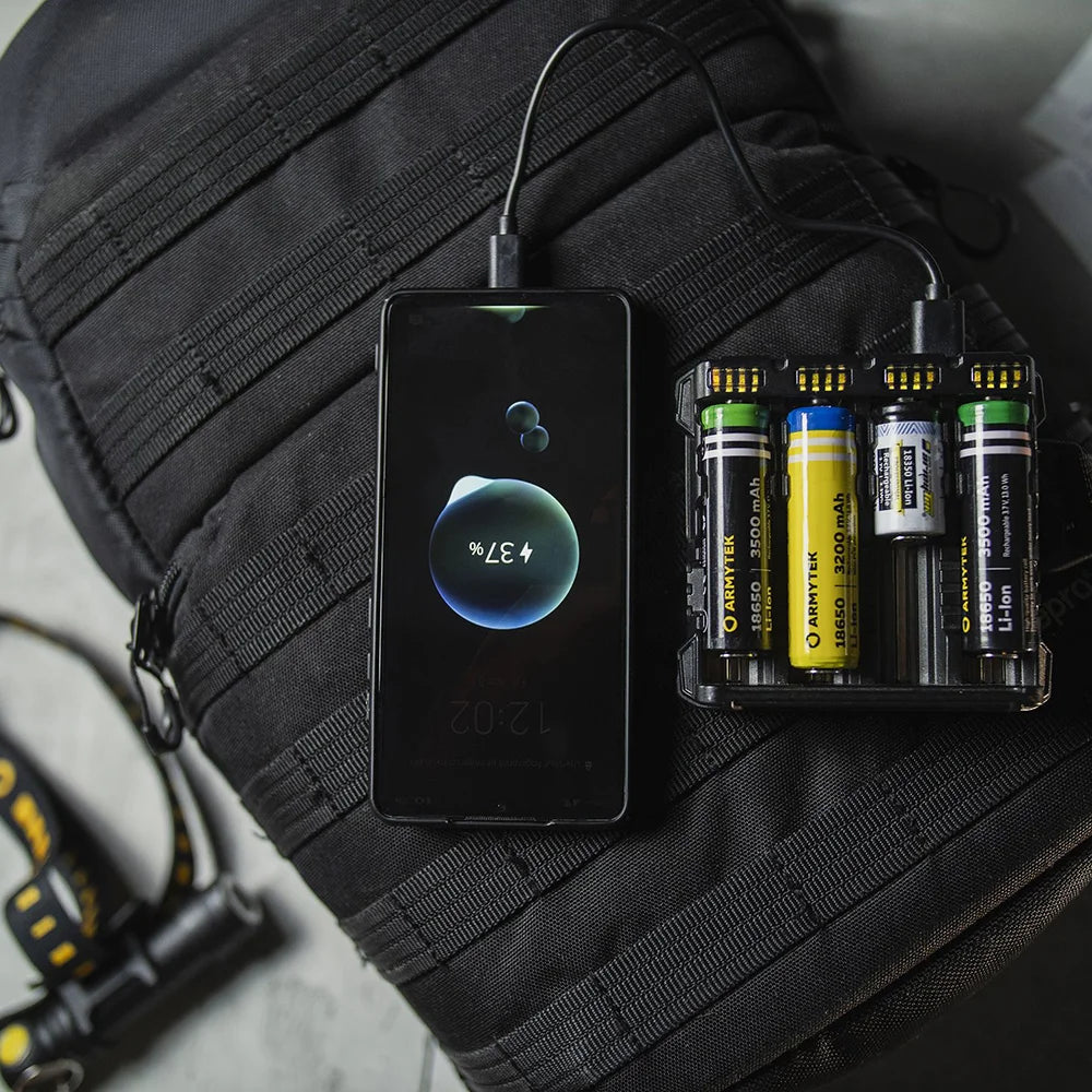 Akkulaturi Armytek Handy C4 Pro, 4 latauspaikkaa