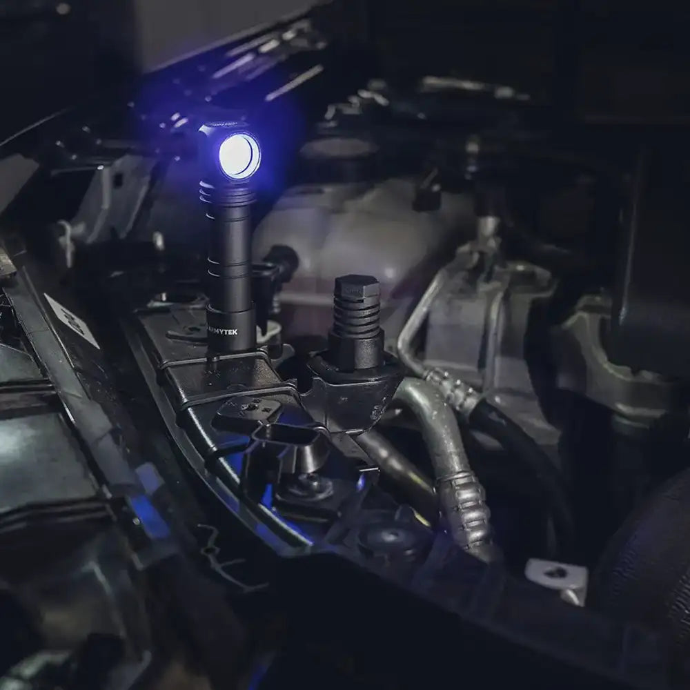 Otsalamppu Armytek Wizard C2 WUV Kylmä Sävy & UV-valo / 1100 lm