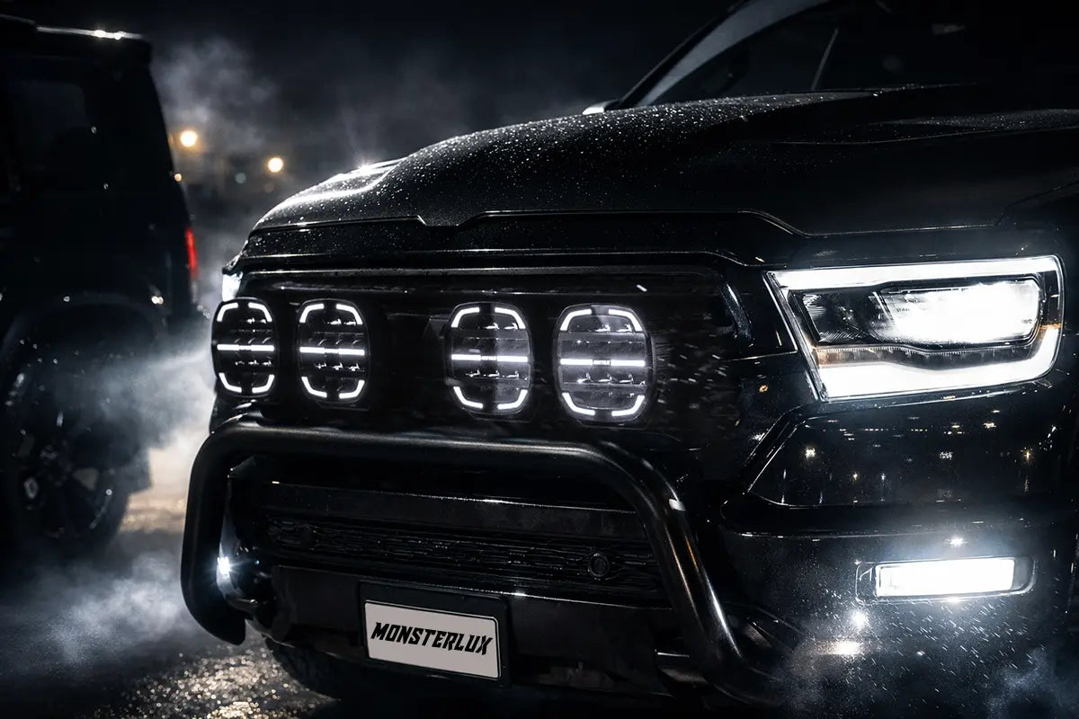Monsterlux Core 7 LED-lisävalo Mustalla Rungolla