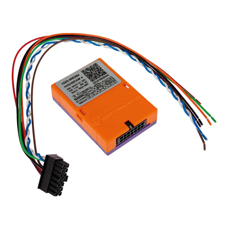 CANM8 Cannect Highbeam 4-kanavainen CAN-väylärele lisävalolle valkoisella taustalla kuvattuna.