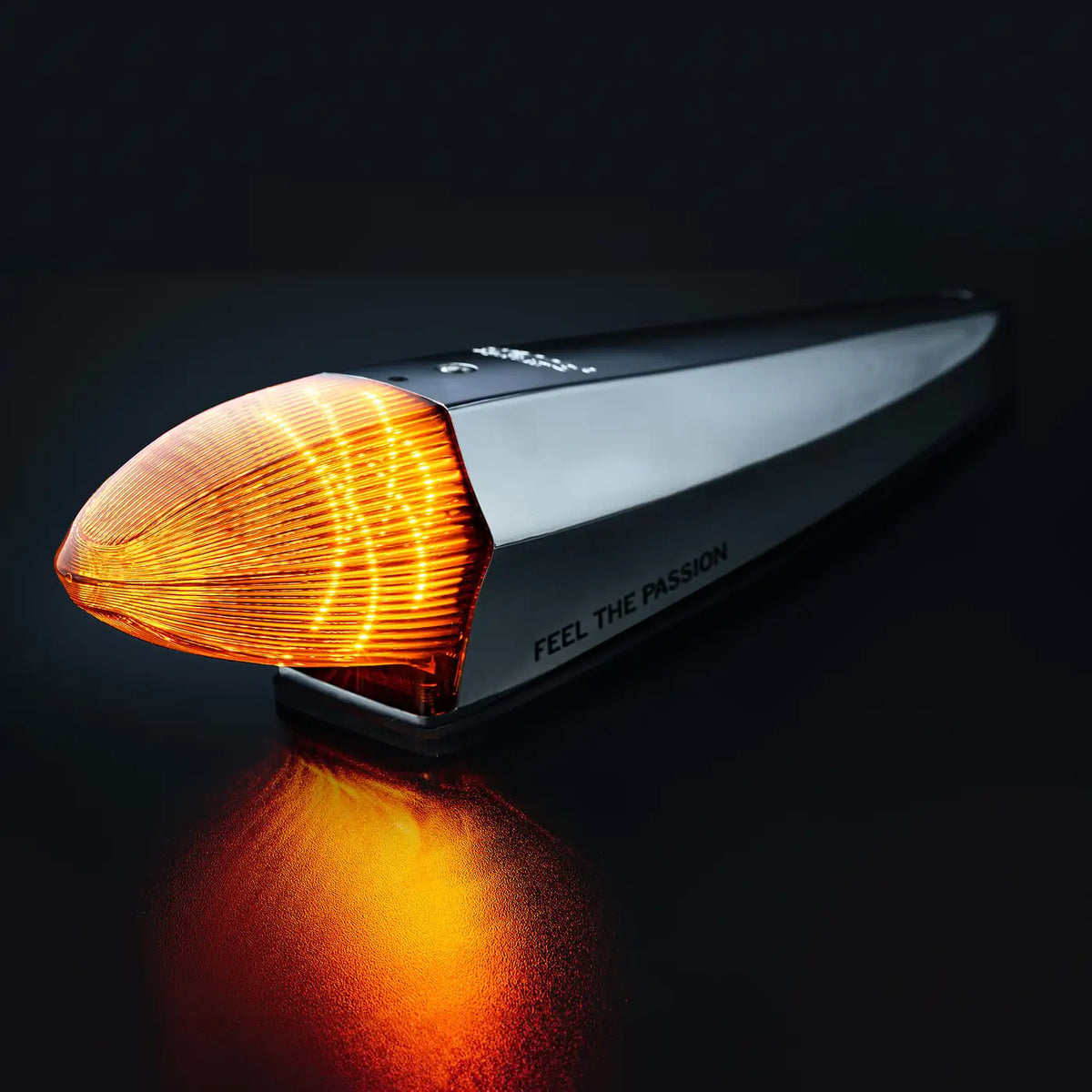 Strands IZE LED Silver Arrow (valkoinen/keltainen) – torpedovalo valkoisella ja oranssilla äärivalolla sekä varoitusvilkulla