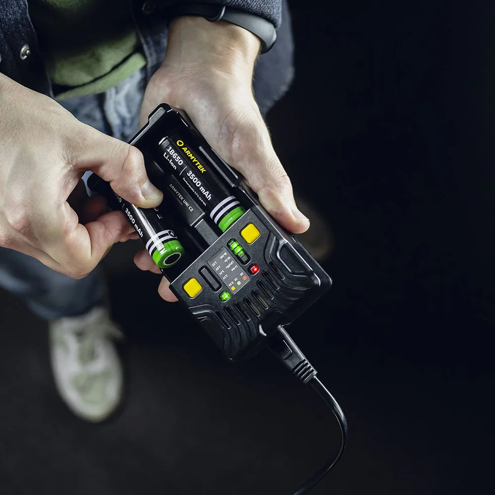 Akkulaturi Armytek Uni C2, 2 Latauspaikkaa