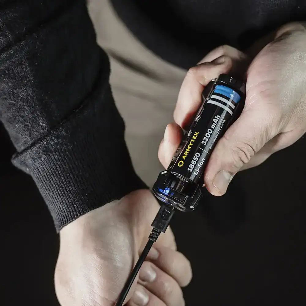 Taskulamppu Armytek Dobermann Kylmä Sävy Laajennettu Valaisinpaketti