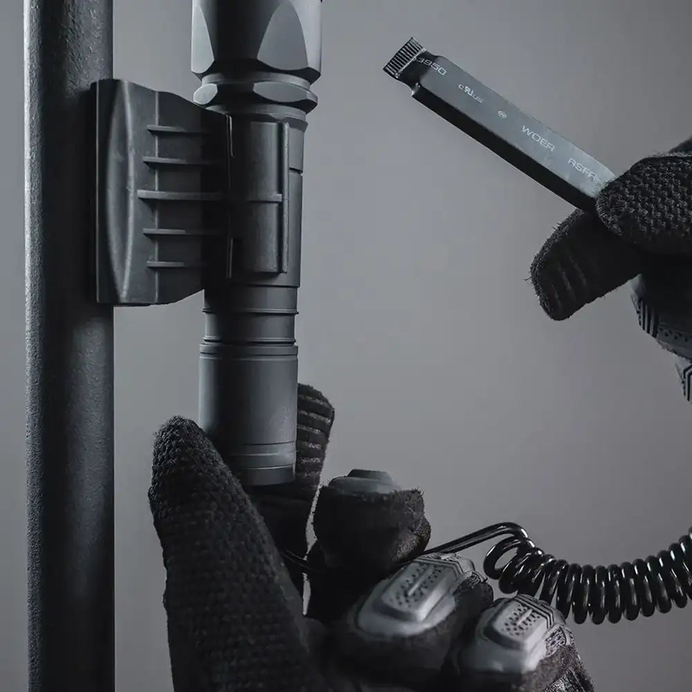 Taskulamppu Armytek Dobermann Kylmä Sävy Laajennettu Valaisinpaketti