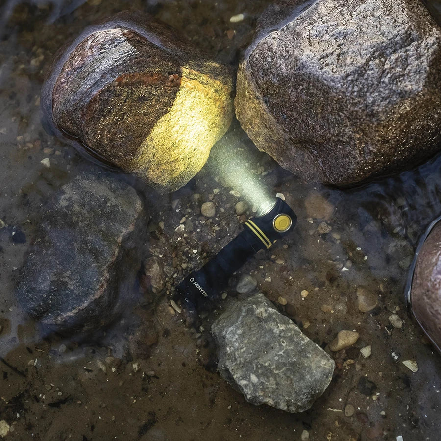 Otsalamppu Armytek Elf C2 Lämmin Sävy 1023 lm