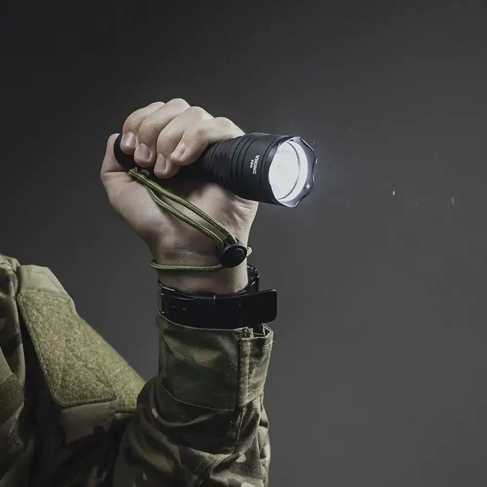 Taskulamppu Armytek Viking Pro Kylmä Sävy Laajennettu Valaisinpaketti 2200 lm