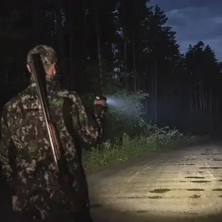 Taskulamppu Armytek Viking Pro Kylmä Sävy Laajennettu Valaisinpaketti 2200 lm