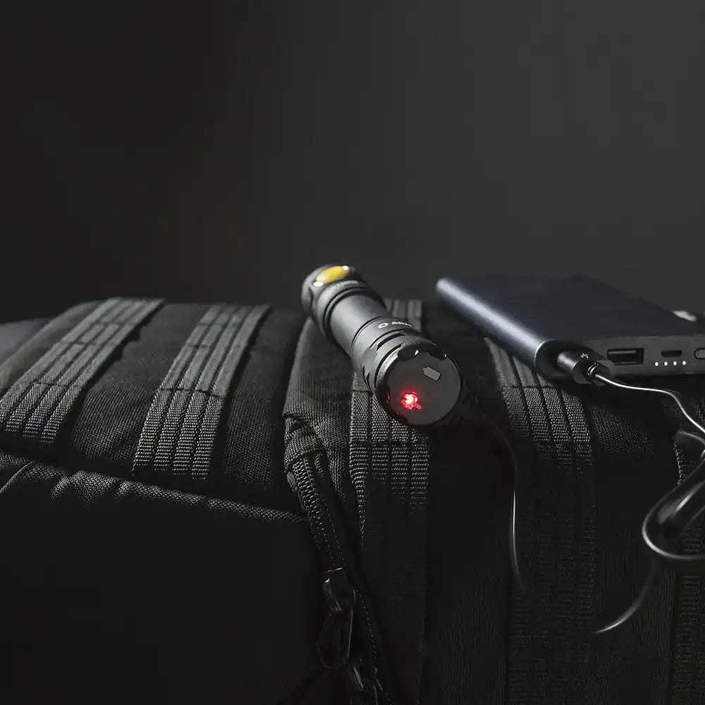 Taskulamppu Armytek Partner C2 Magnet USB Lämmin Sävy 1020 lm