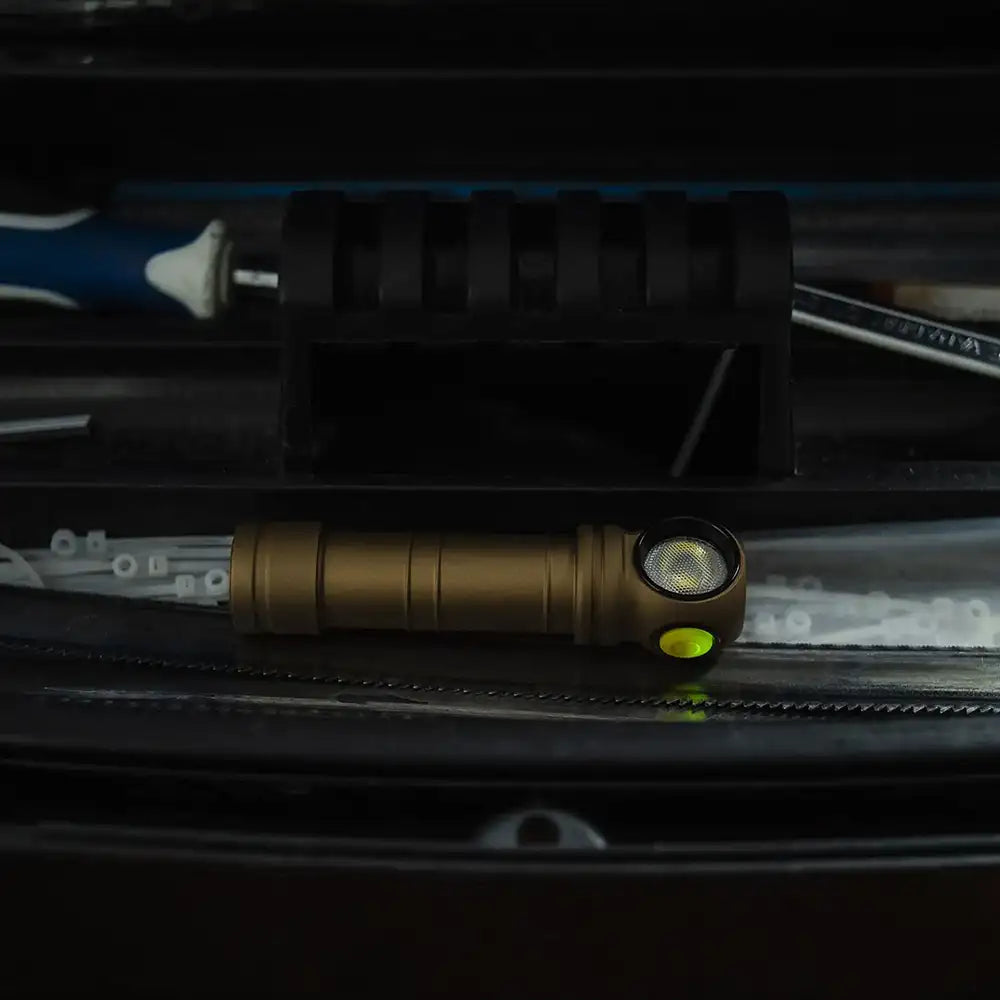 Otsalamppu Armytek Wizard C2 Pro Sand Kylmä Sävy 2500 lm