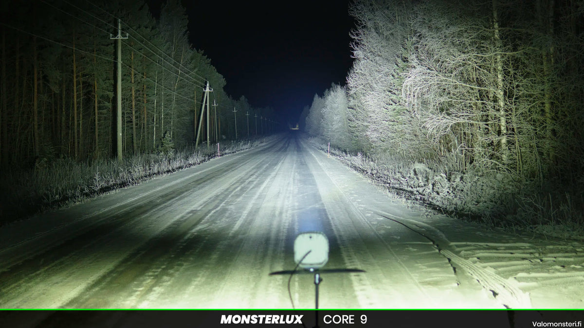 Monsterlux Core 9 LED-lisävalo Valkoisella Rungolla