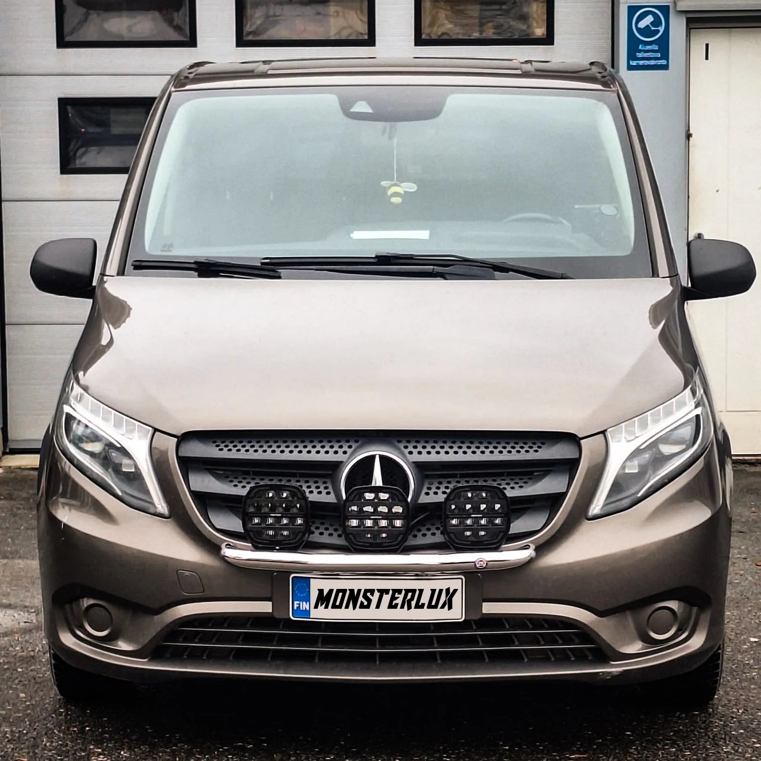 Monsterlux Core 7 LED-lisävalo Mustalla Rungolla