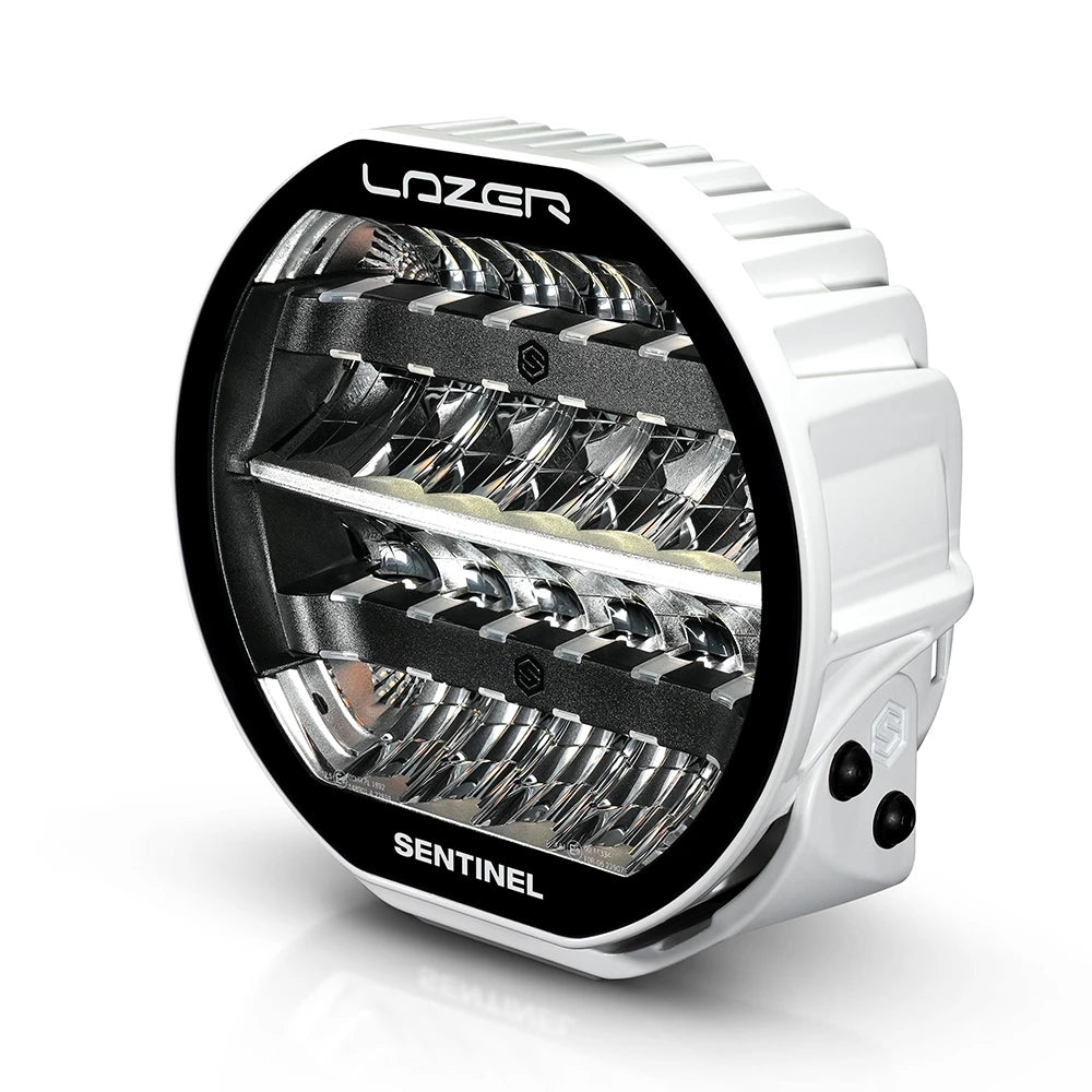 Valkoinen Lazerlamps Sentnel 9" Highline kaukovalo kuvattu etuviistosta ylhäältä ilman parkkivaloa